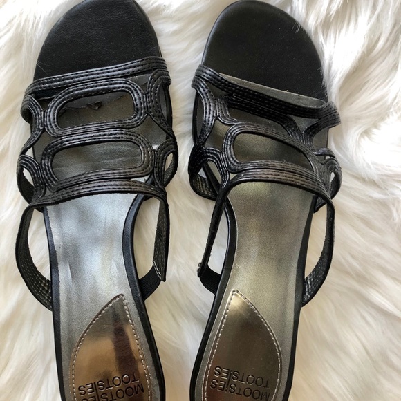 Sandals - Picture 2 of 8